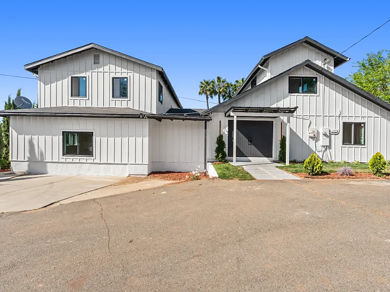 16021 Pomerado Rd — Photo 26
