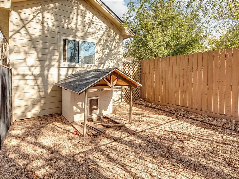 3715 Bridle Ct — Photo 28