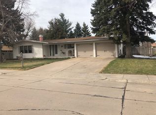 2817 Cedarberry Rd, North Platte, NE 69101