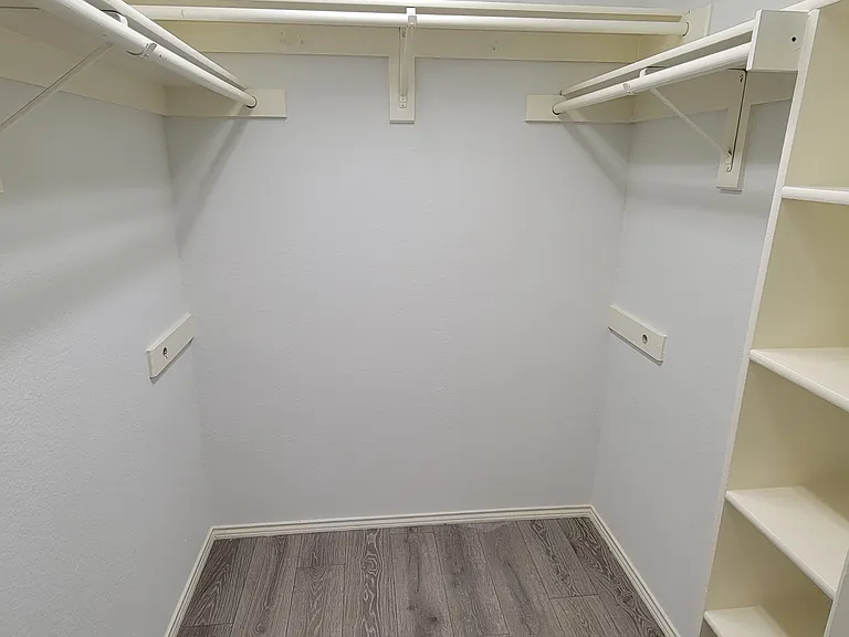 401 Colony Dr — Photo 23