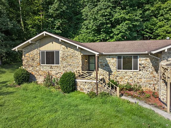 4th image of 2410 Browns Mill Rd
