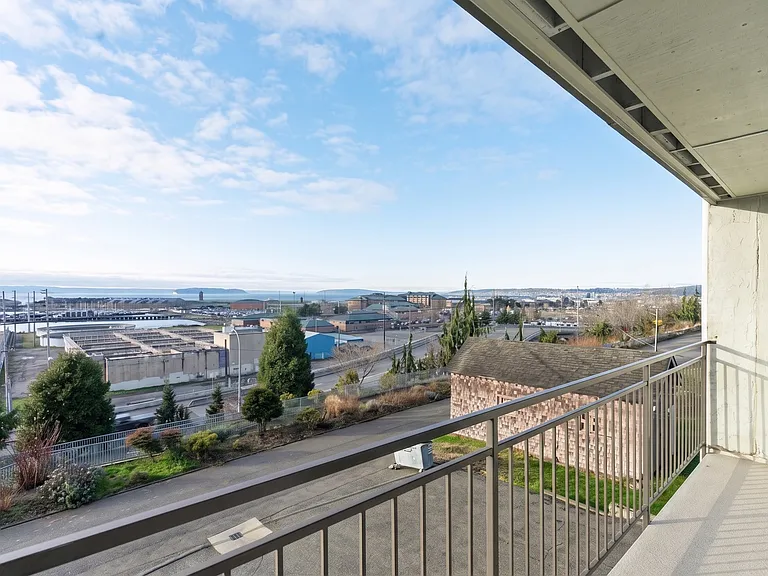 2210 Grand Ave #3 — Photo 2