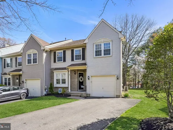 19 Regency Ct, Marlton, NJ 08053