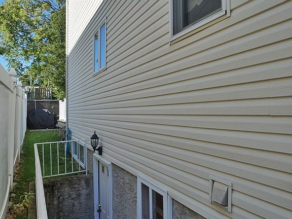4th image of 20 Samantha Ln