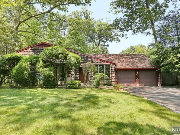 916 Amaryllis Ave, Oradell, NJ 07649