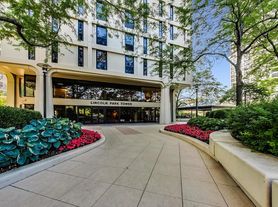 1960 N Lincoln Park W, Chicago, IL