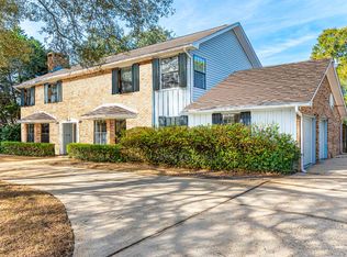 2 Grandview Dr, Shalimar, FL 32579