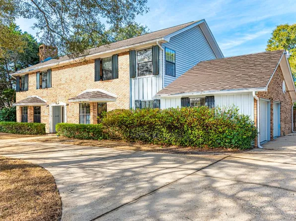 2 Grandview Dr, Shalimar, FL 32579