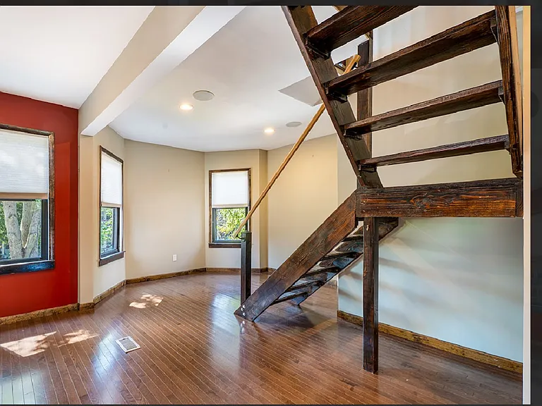 129 Saint James Pl — Photo 5
