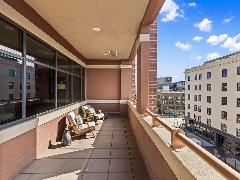 1112 W Main St #406 — Photo 34