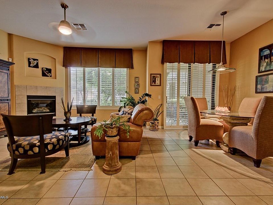 Large Living rm Dinning area
