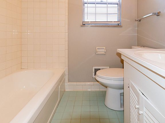 4th image of 306 N Birchwood Ave #2