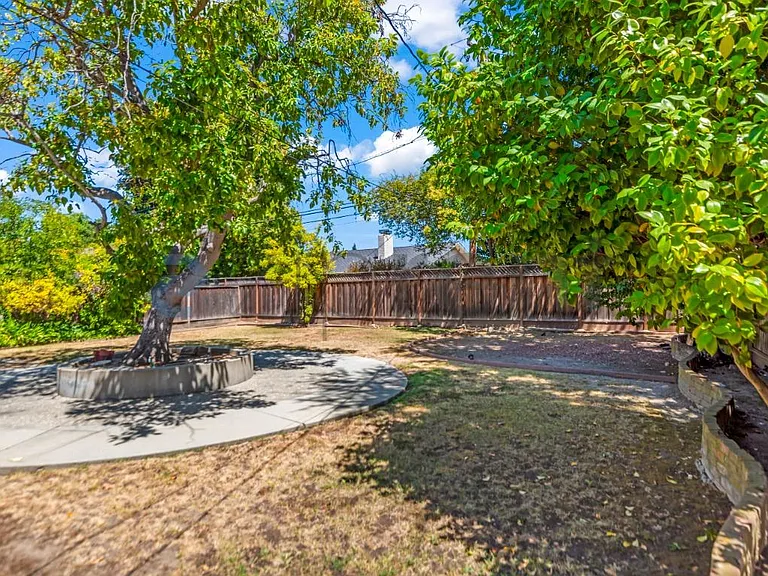 1426 Brookglen Dr — Photo 24