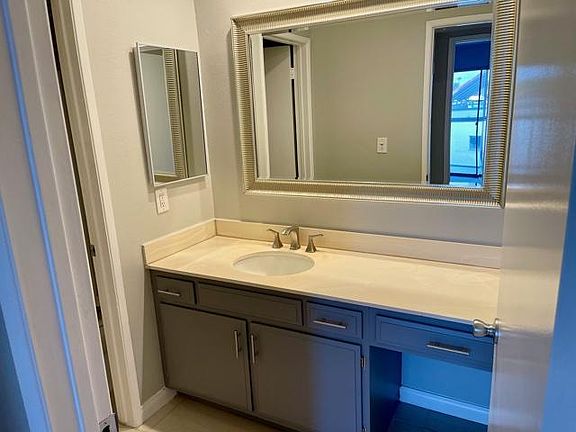 5th image of 7556 Hampton Ave #304