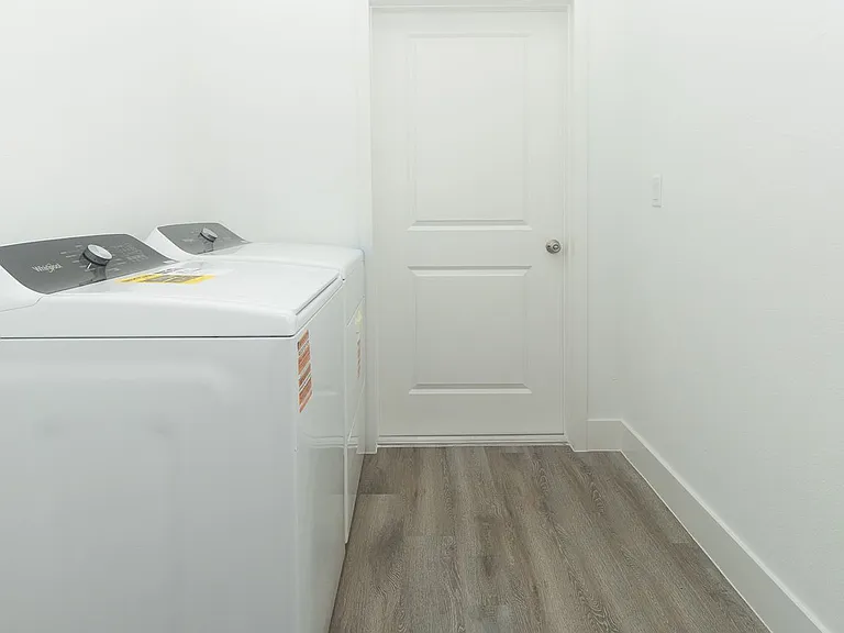 1121 Deauville St E — Photo 16