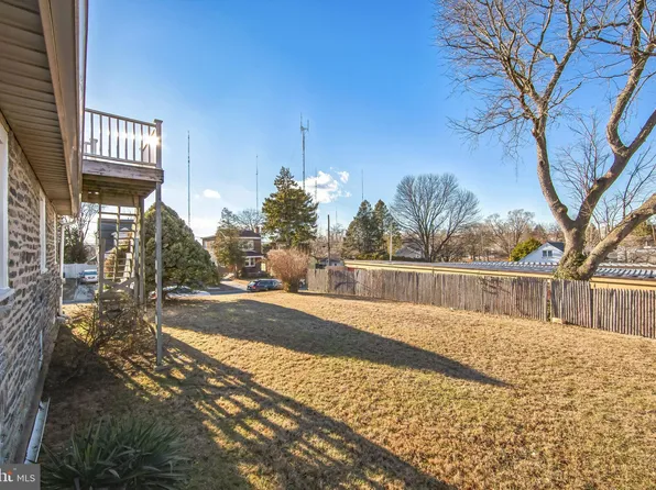 6743 Mitchell St, Philadelphia, PA 19128