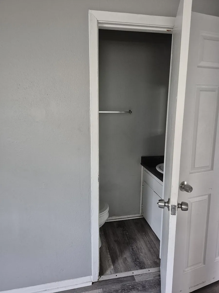 Building Photo - 818 W 28th Ave #B22