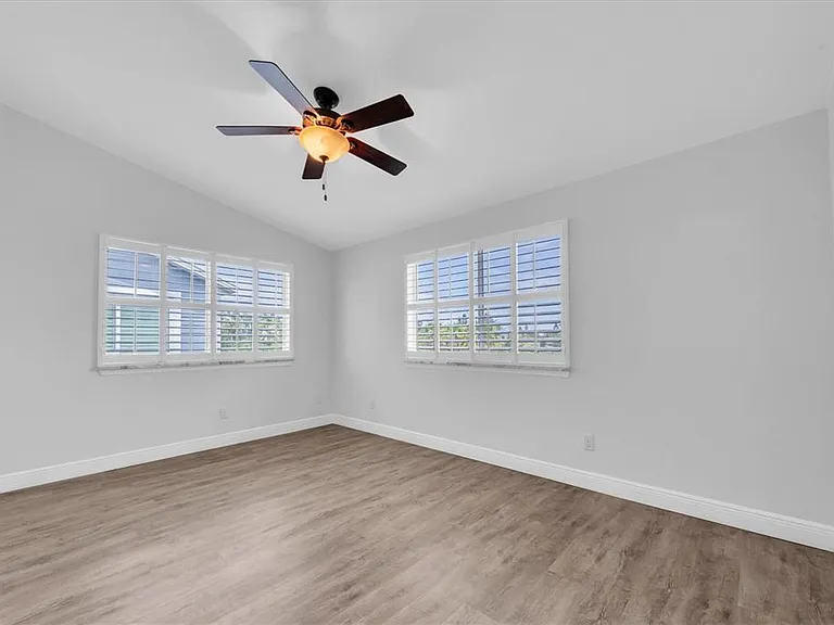 802 Hidden Harbour Dr — Photo 25