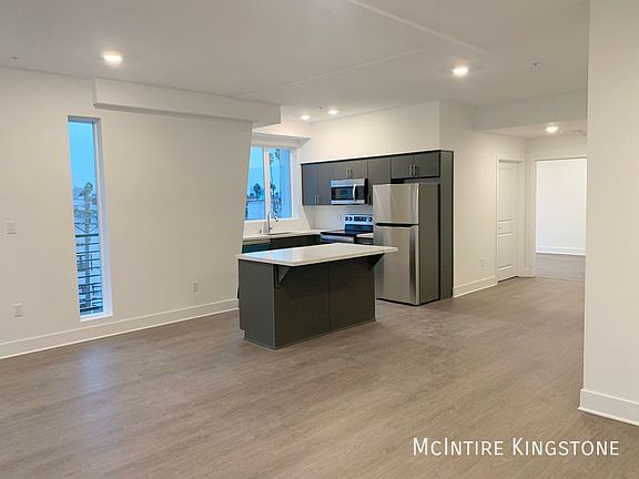 2nd image of 4055 Oakwood Ave #401