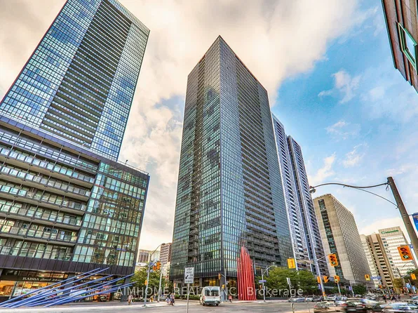 110 Charles St E Unit 803, Toronto, ON M4Y 1T5