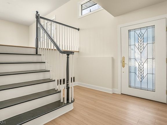 5th image of 16 SCHAAF ROAD