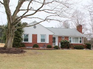 26 Belvidere Ave, Clinton, NJ 08809