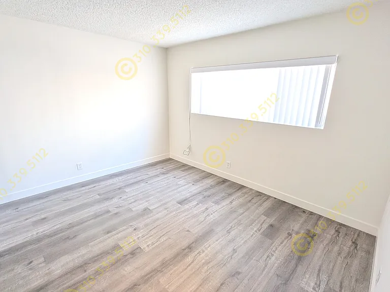 3658 Dunn Dr — Photo 11