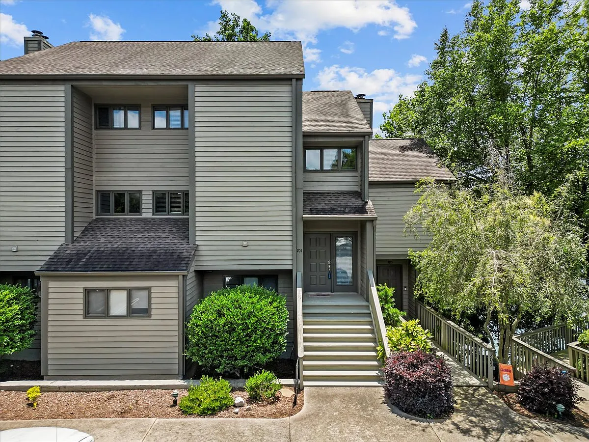 3 bed, 1799 sqft, $2,250 — Photo 1