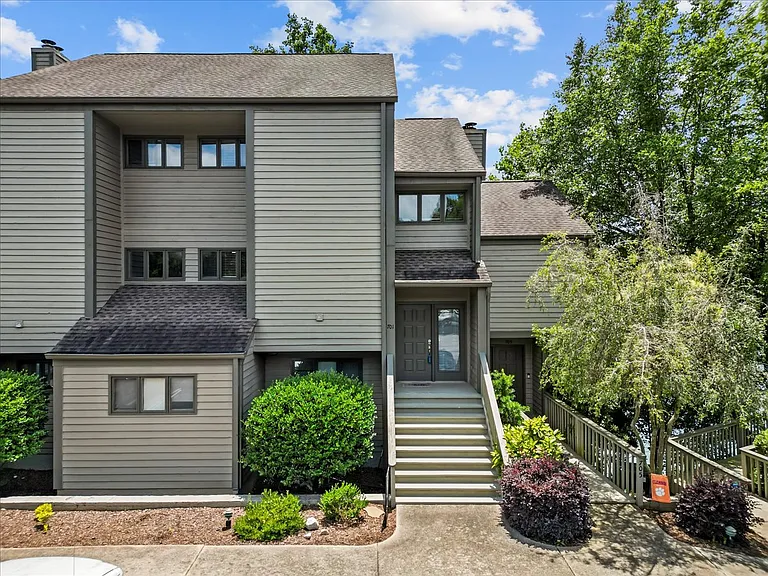 701 Loran Pointe Cir — Photo 1