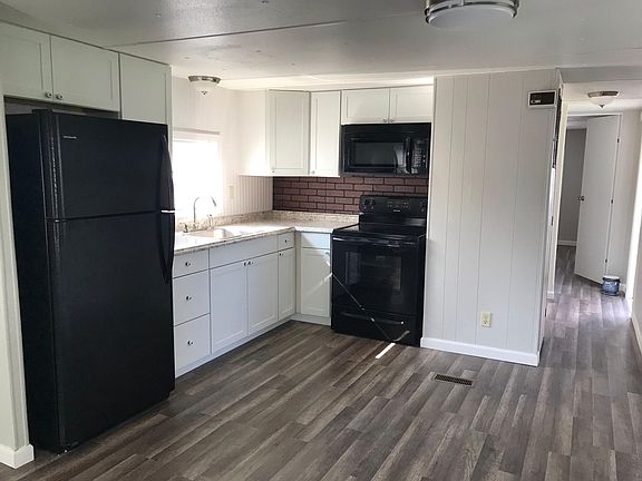 2nd image of 712 SE Railroad Ave Spc 1A