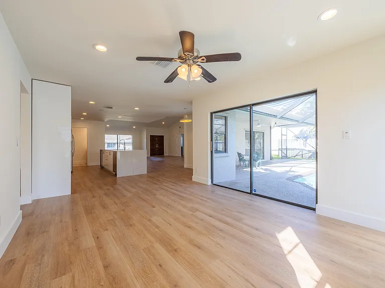 22352 Martella Ave — Photo 15