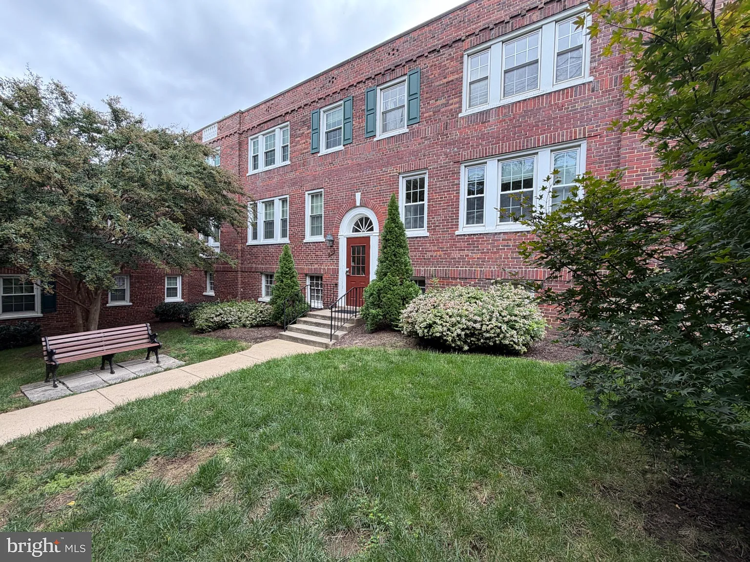 2 bed, 1.0 bath, 820 sqft, $2,450 — Photo 2
