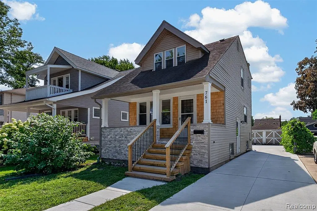3 bed, 1.0 bath, 859 sqft, $2,250 — Photo 1