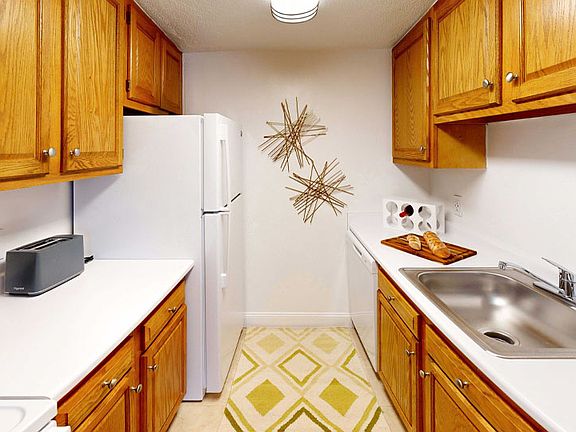 5th image of 1 Norwest Dr #505