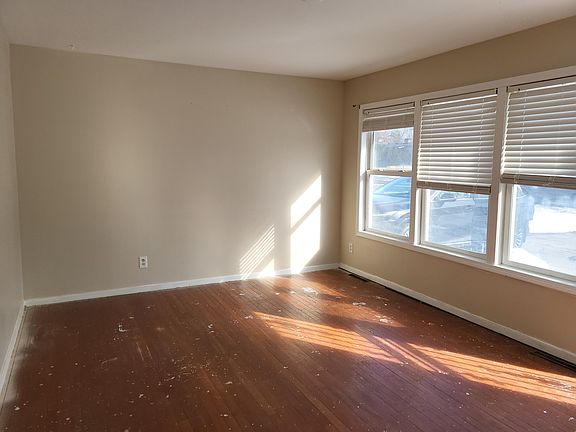 4th image of 16 Arlington Dr