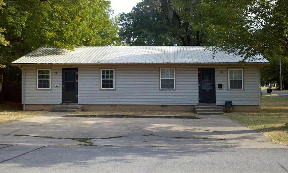 1st image of 421 E Benton St