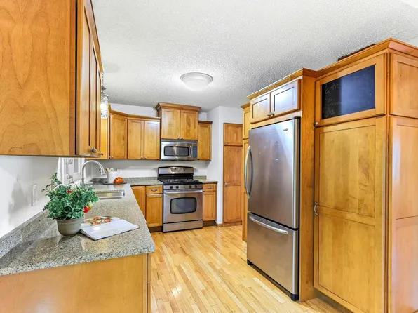 762 Elrene Ct, Eagan, MN 55123