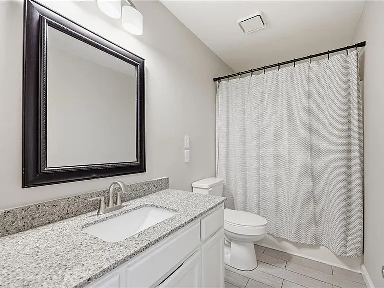 605 Candler St #B13 — Photo 16