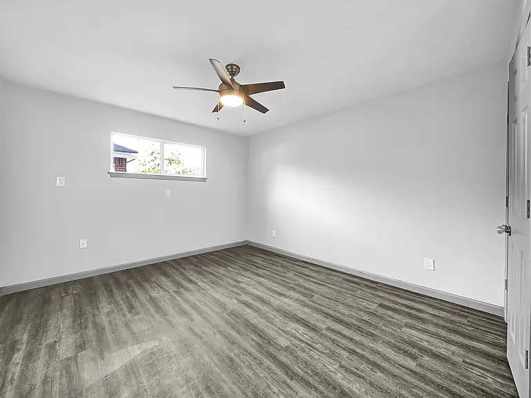 Carrolton Apartments — Photo 15