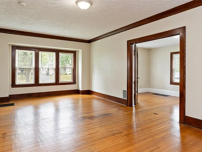 19 Genesee Park Blvd — Photo 14