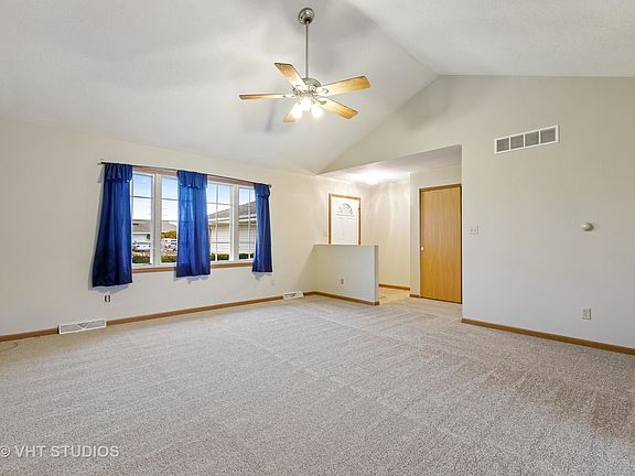 3rd image of 589 Dove Ln