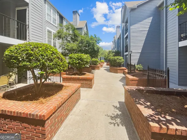 311 Granville Ct, Sandy Springs, GA 30328