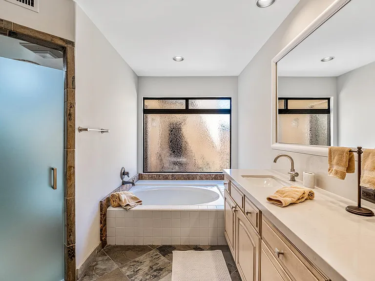 73299 Phoebe Ct — Photo 40