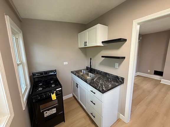 3rd image of 532 N Scott St #3