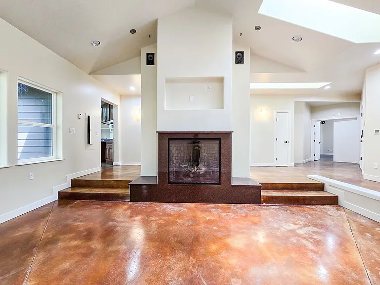 10717 State Ave — Photo 5