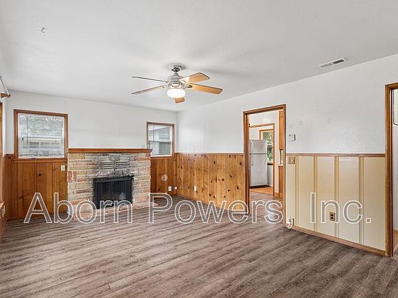 2nd image of 1800 Tyrrel Ln