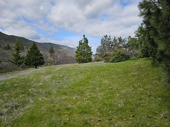 3rd image of 483 Strawberry Ln