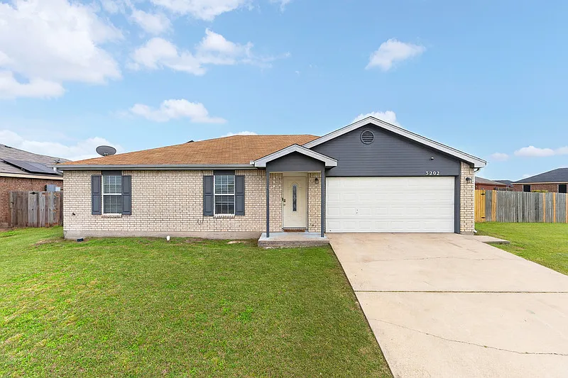 3 bed, 2.0 bath, 1721 sqft, $1,550 — Photo 1