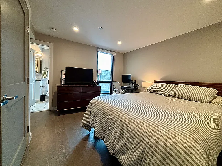 244 Hanover St #510 — Photo 9