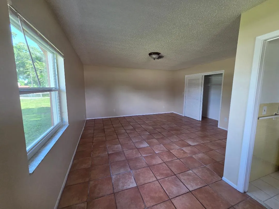 3 bed, 1576 sqft, $2,000 — Photo 4